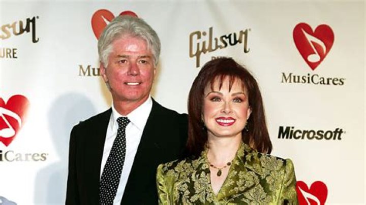 Naomi Judd: Husband, net worth, tattoos, smoking & body measurements